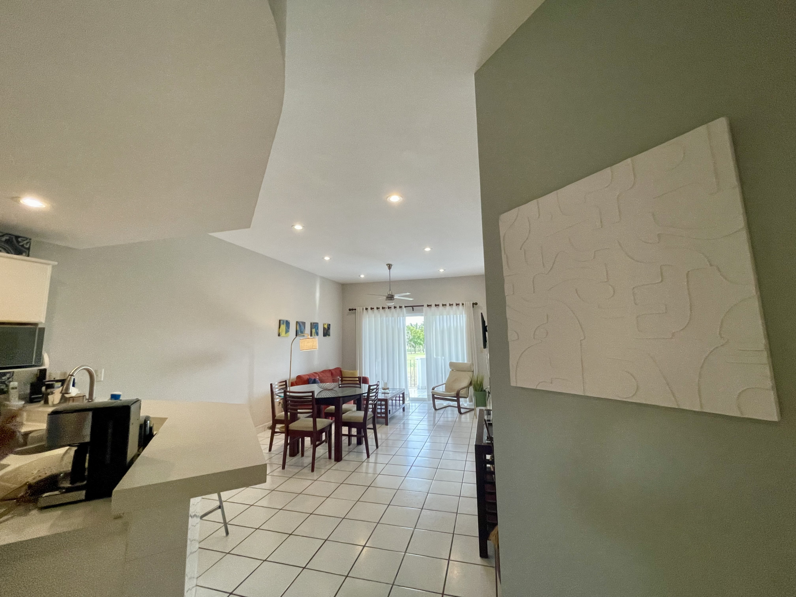 Condo on a Golf Course, shared pool, tropical surroundings, best area to live in Mazatlan!