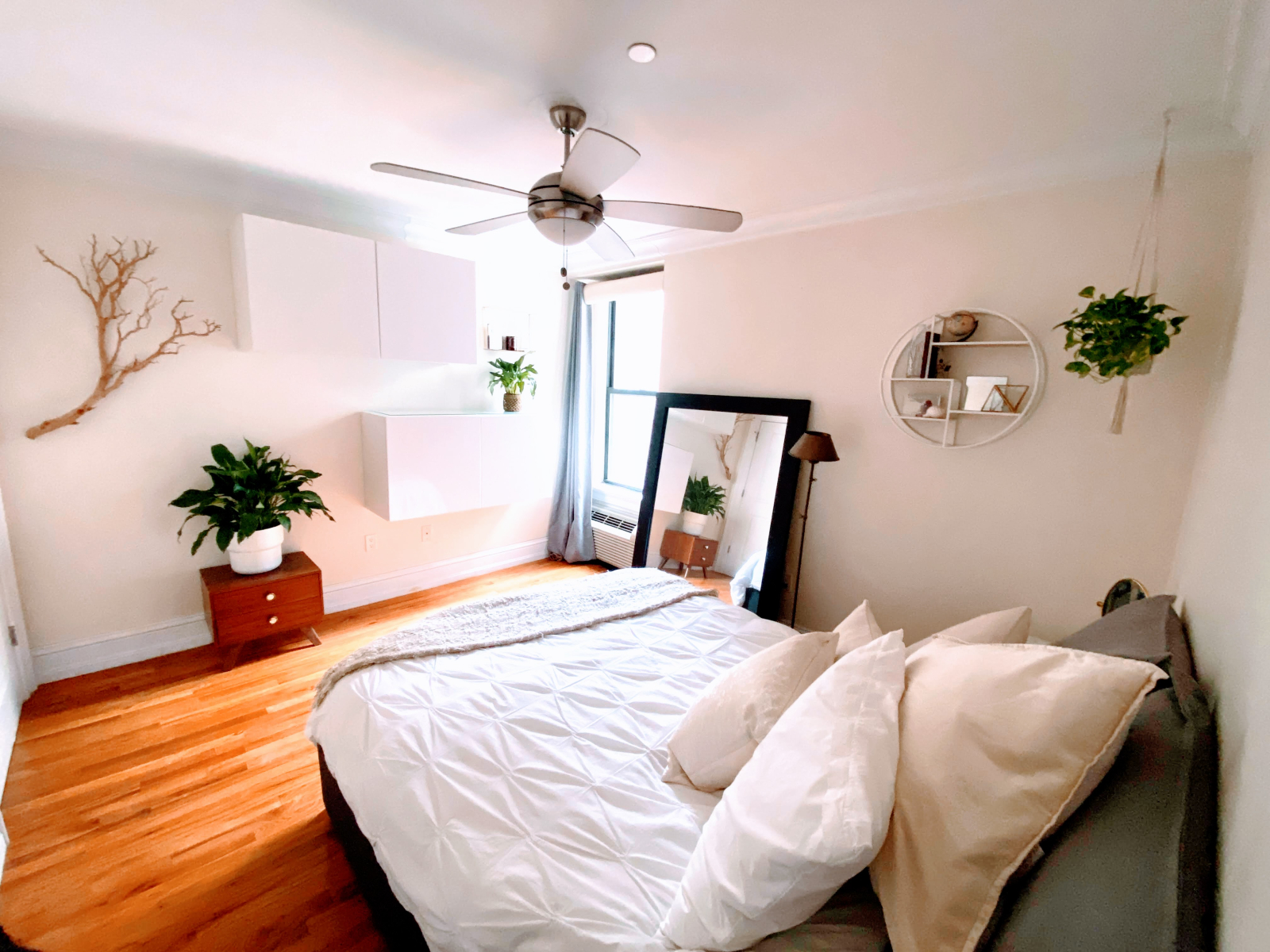 Bedroom (diff angle)
