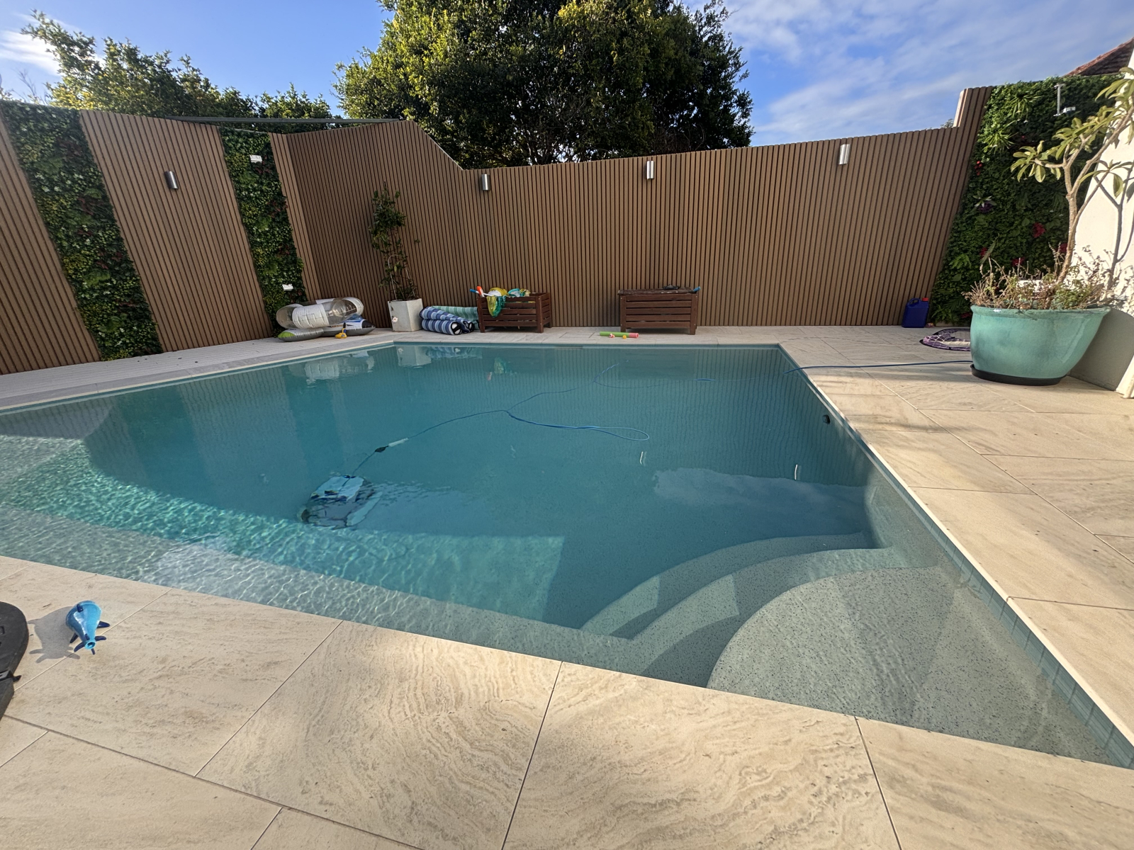 Casa de família em Brisbane com apartamento para vovó, piscina, spa, acesso lateral, boas escolas, subúrbio seguro