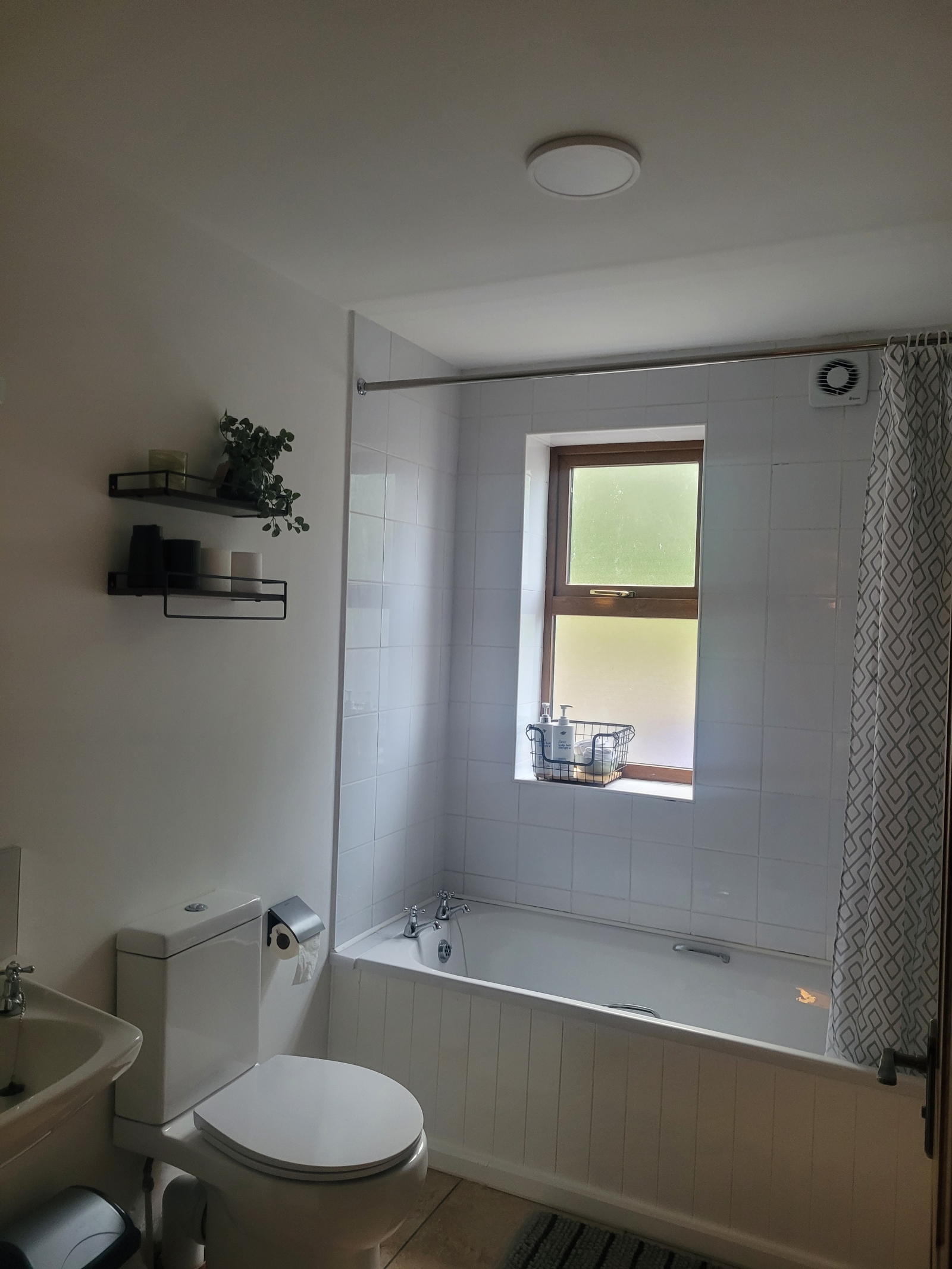 Comfy modern cottage in easy walking distance to Westport Town and other local amenities