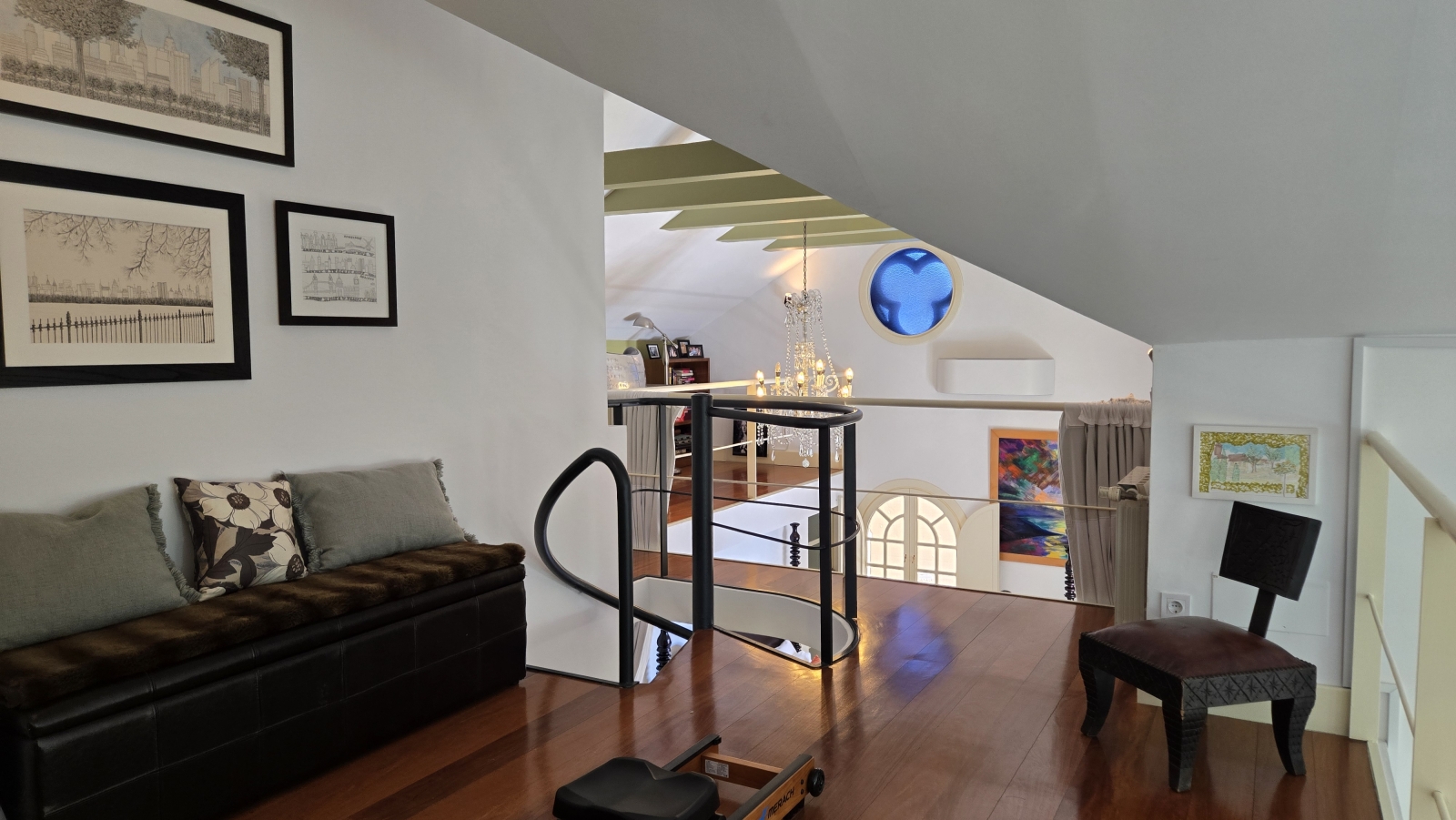 Historic Penthouse with Terraces, Sea, City & Castle Views