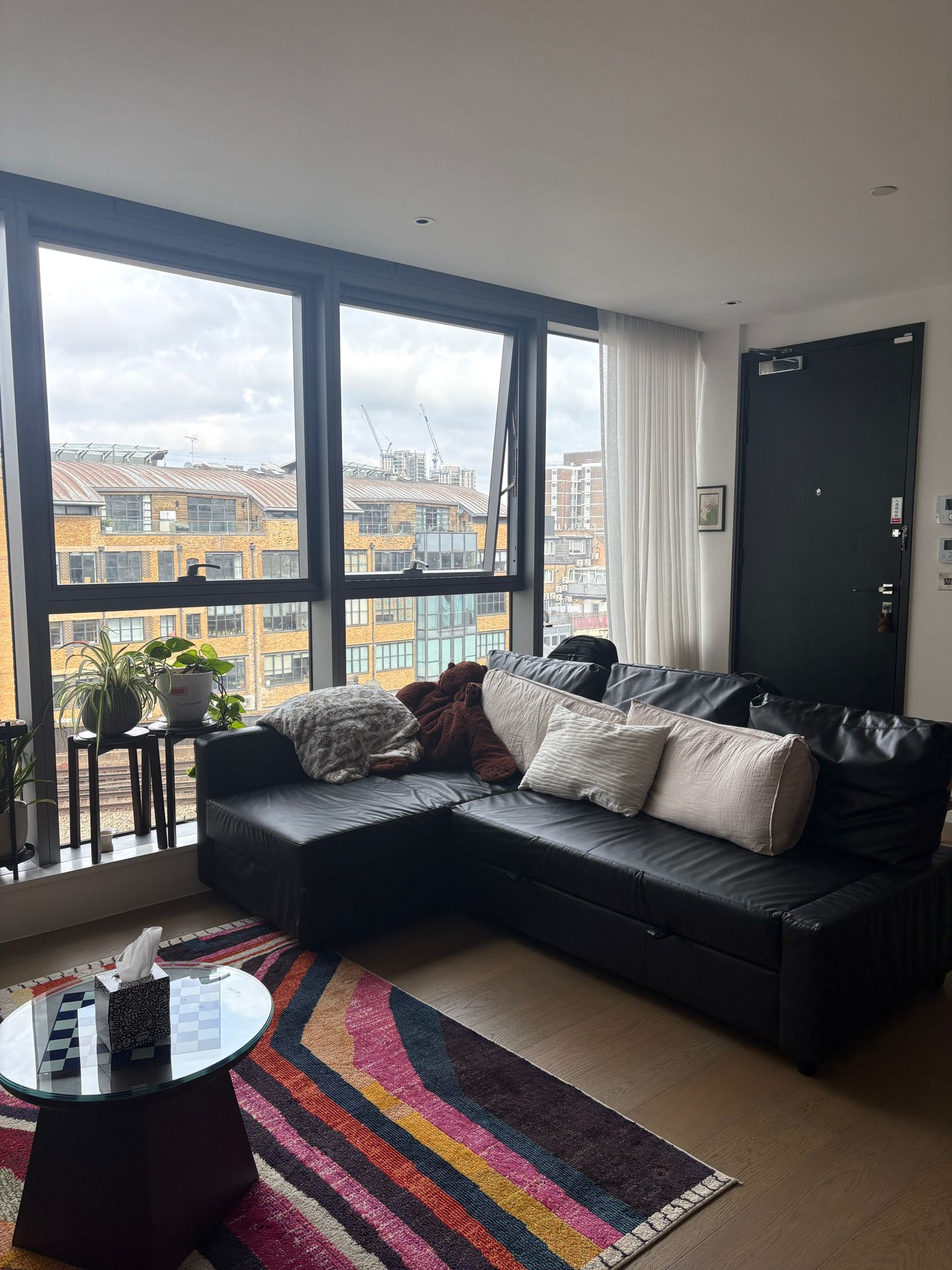 Modern One-Bedroom Flat in Lovely Neighborhood