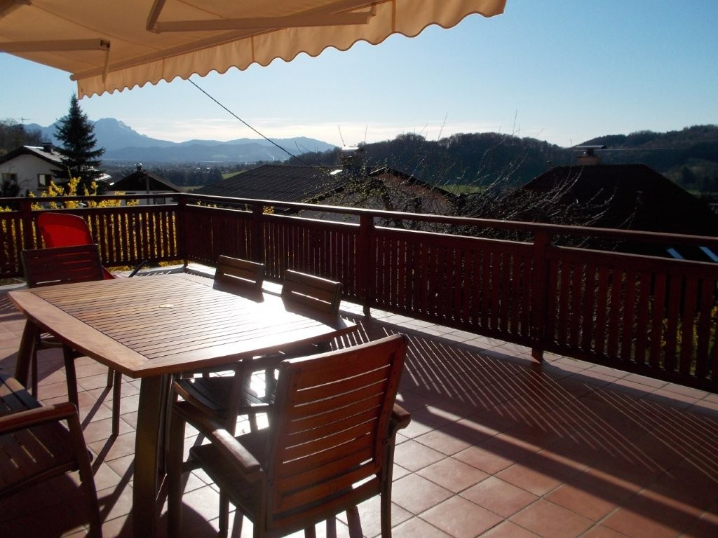 Grande terrazza con vista sulle montagne e sulla città di Salisburgo