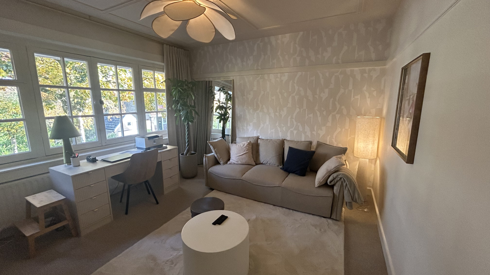 Work/ sleep room 1st Floor. Sofa bed 160x200 tv, Nintendo and sink