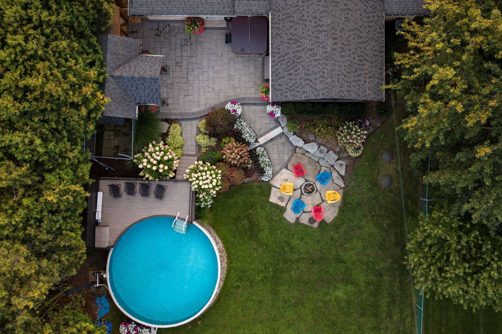 Il nostro spazio preferito! Piscina, vasca idromassaggio, focolare, patio, terrazza coperta con zanz ...