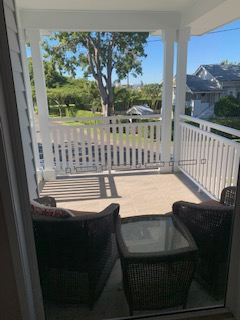 Balkon op de bovenste verdieping aan de voorzijde