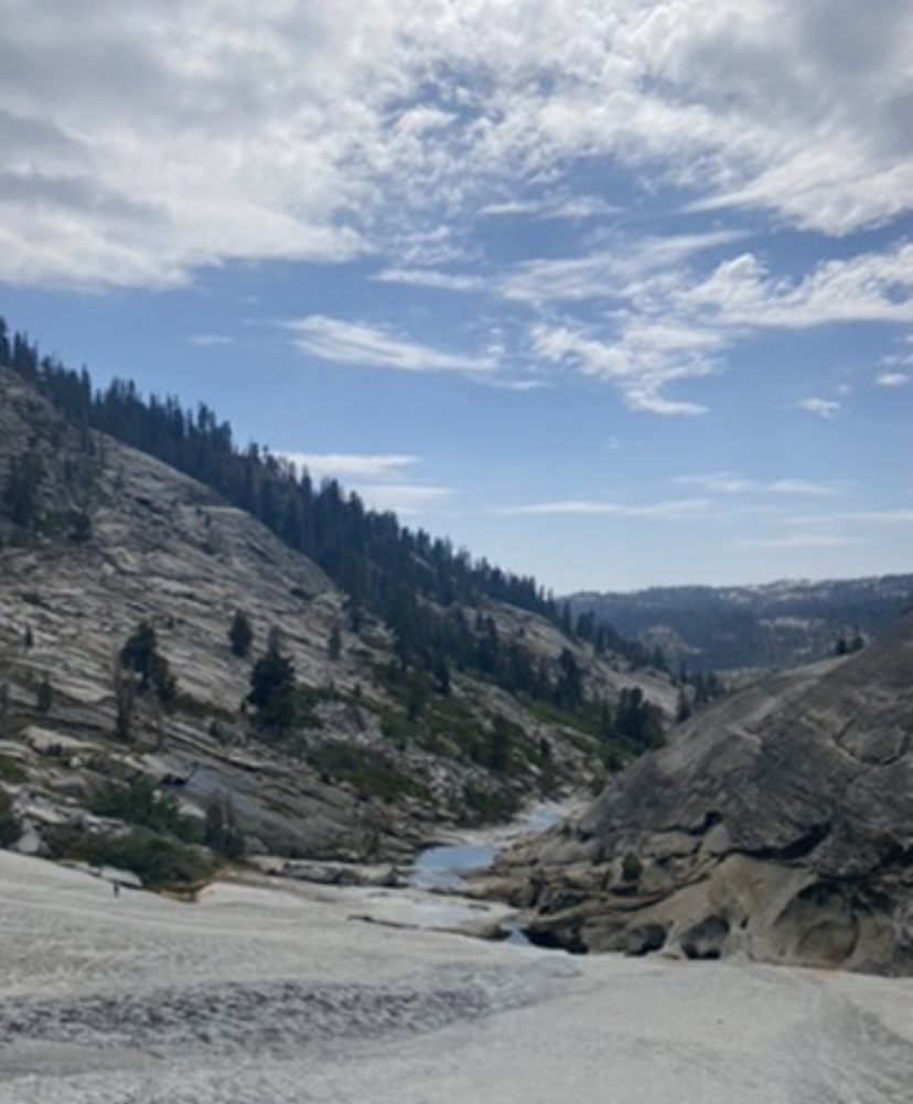 Caminhada na área de Dinkey Creek