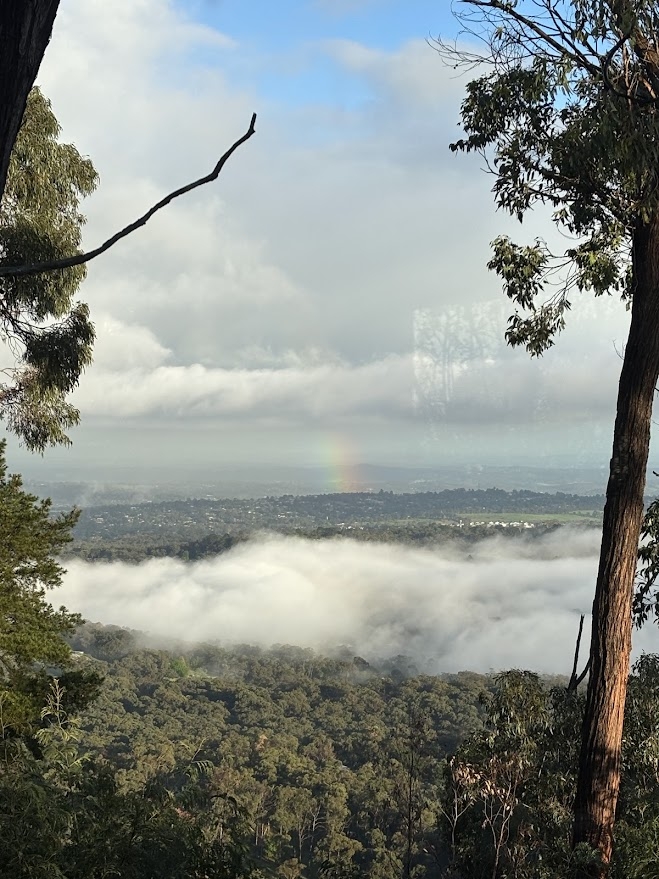 Thuis in de heuvels met uitzicht over de Yarra Valley en de skyline van het CBD, prachtige zonsondergangen en mini-geiten! <1 uur vanaf het stadscentrum