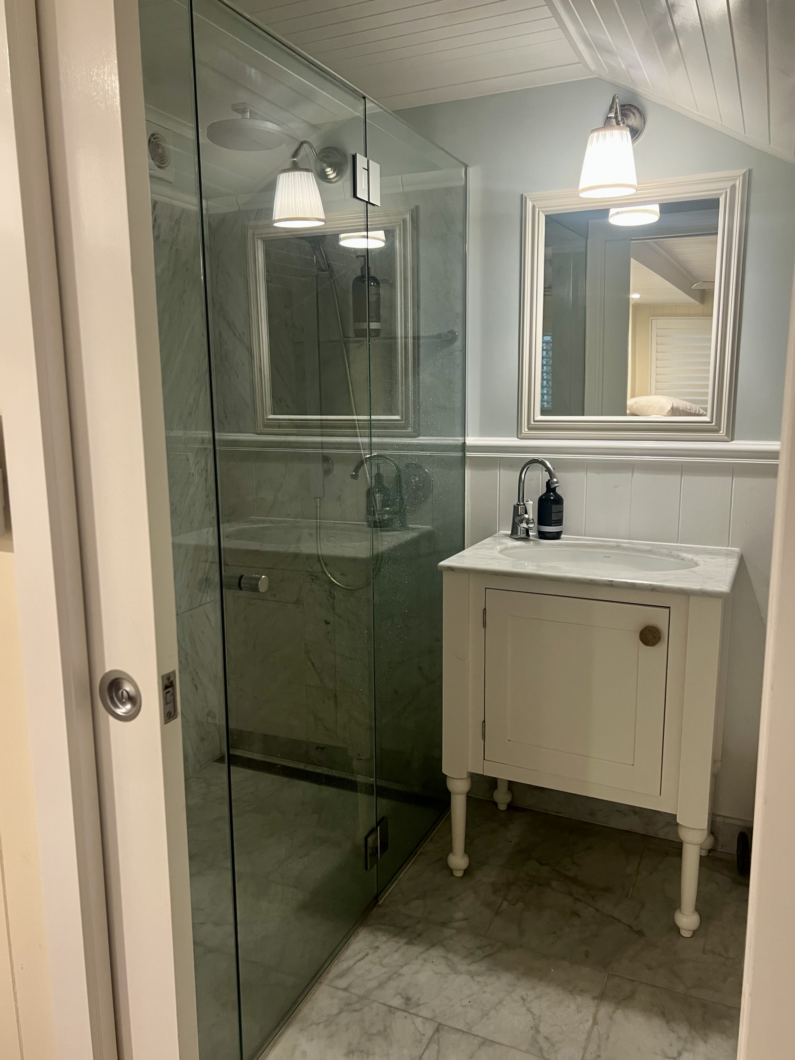 Ensuite with toilet bedroom #3