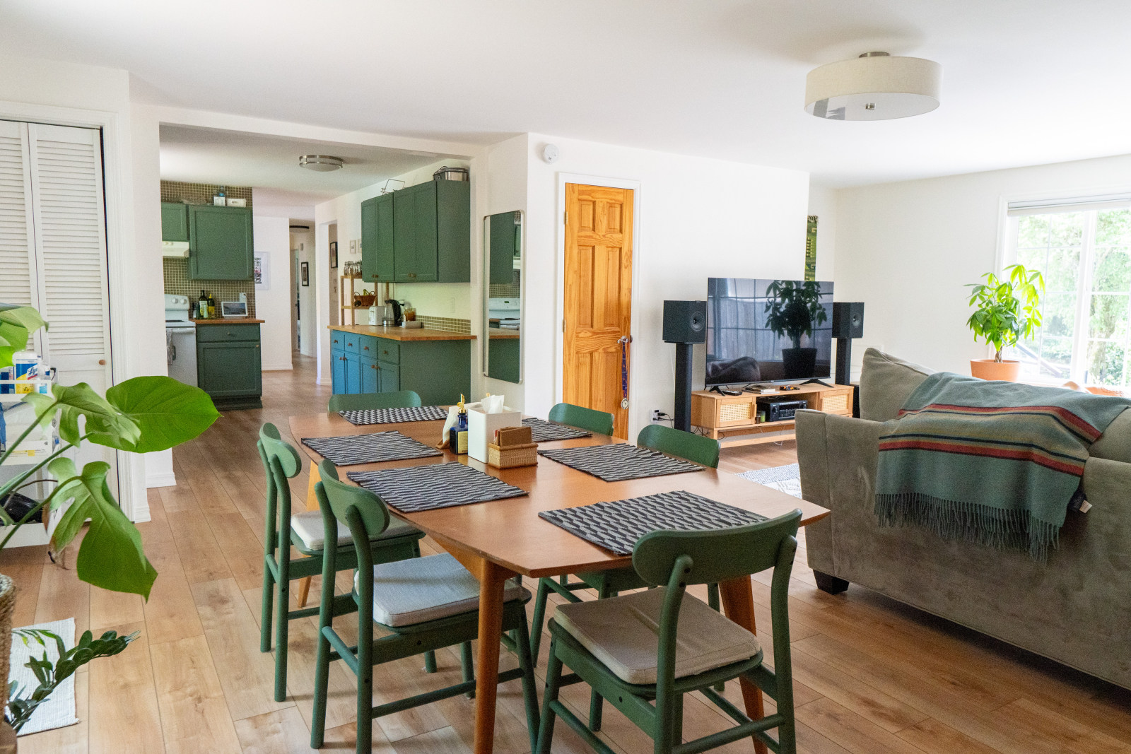 Eetkamer, familiekamer en keuken