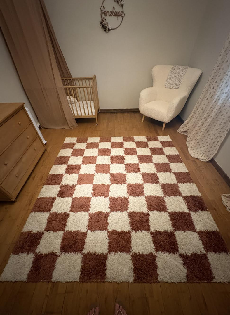 Segundo dormitorio. La moqueta mide 200cmx200cm, así que podrías instalar un colchón de hasta 160x200cm cómodamente con espacio para moverte. Tenemos un colchón hinchable de 95x195cm que puedes coger prestado si necesitas esta habitación.