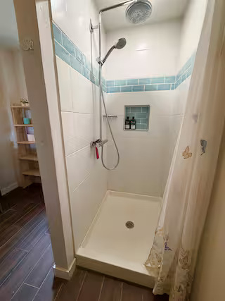 Arvada Olde town cabin feel home with hot tub and sauna.