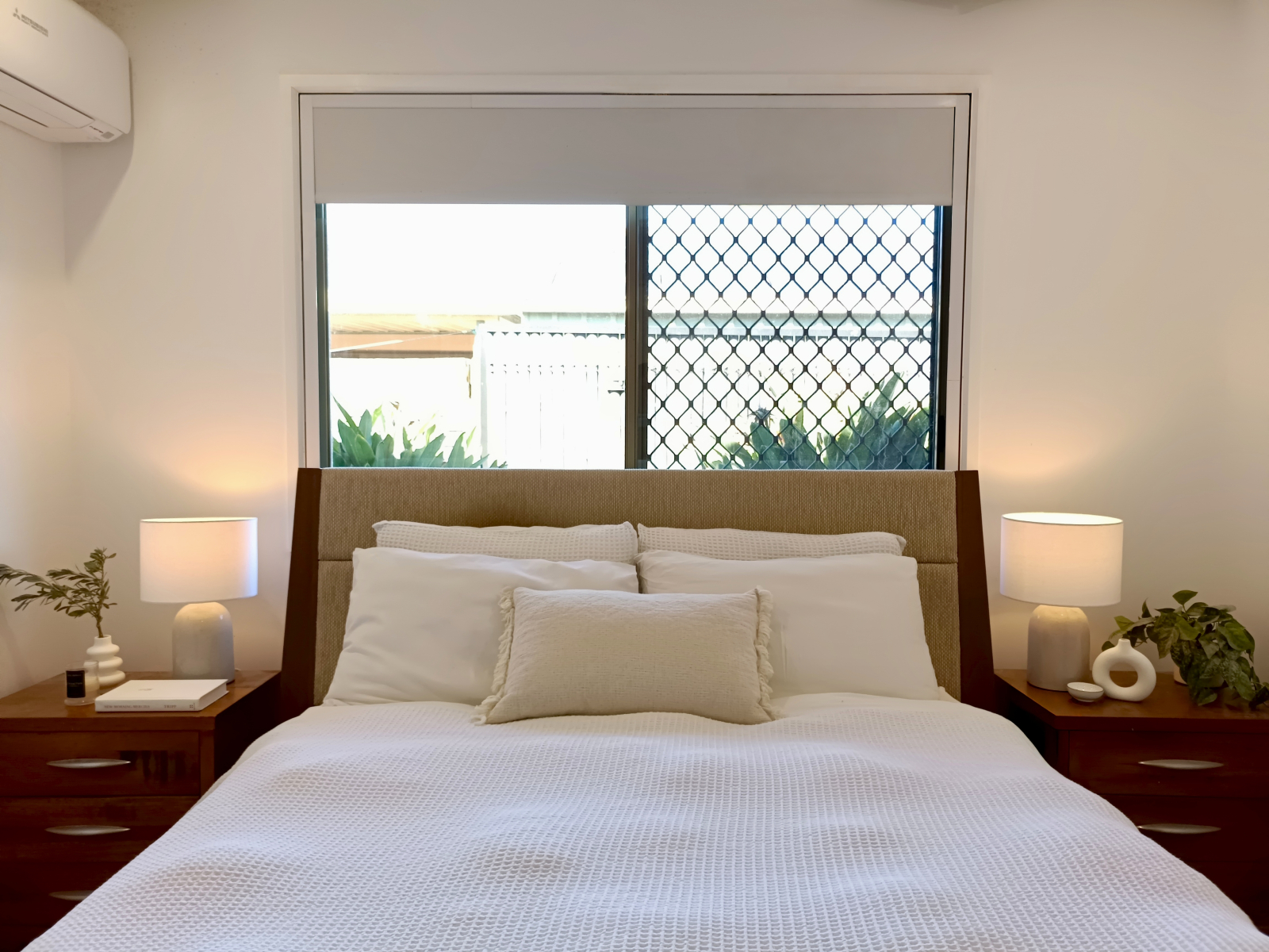 Camera da letto principale con letto matrimoniale e bagno privato