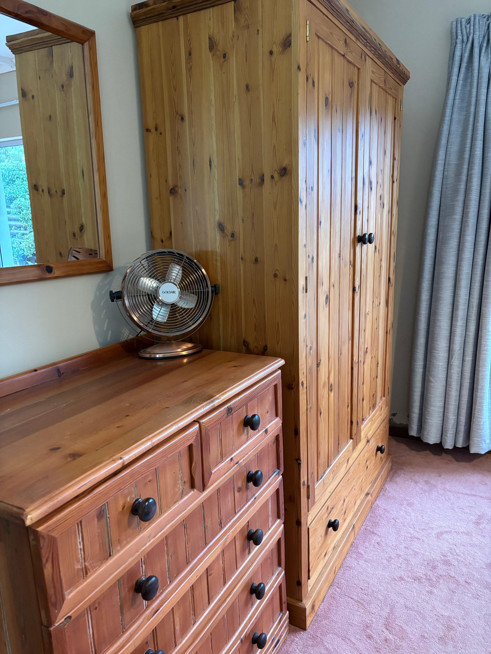 Muito espaço no armário em cada quarto