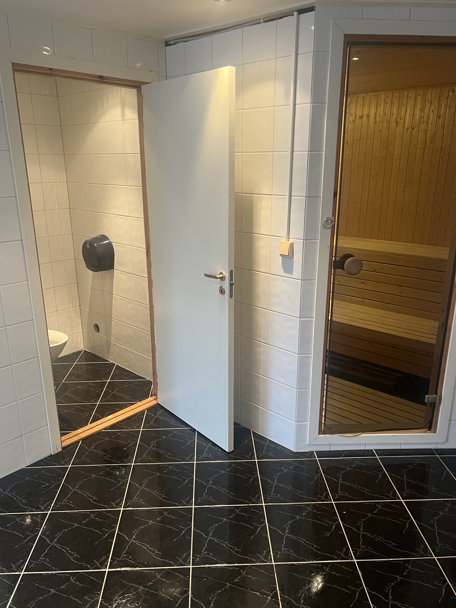 Attico con terrazza, molo, barca a remi e sauna su Finnøy.