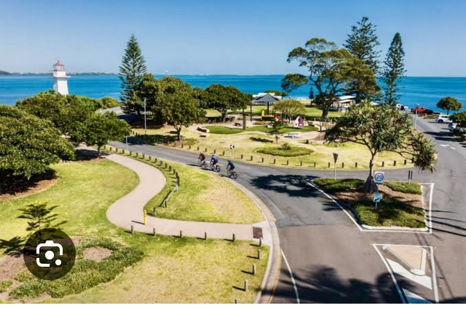 Une belle promenade de 1 km le long du front de mer vous mènera à Cleveland point. Des vues à couper ...