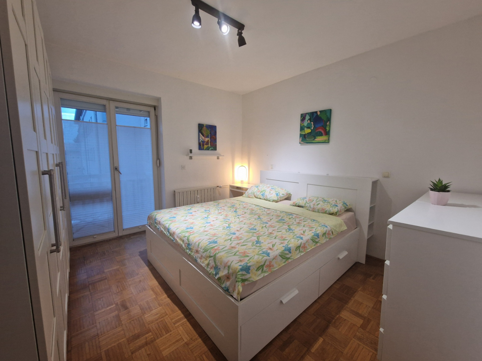 Schlafzimmer 1 (Bettgröße 200x200 cm)