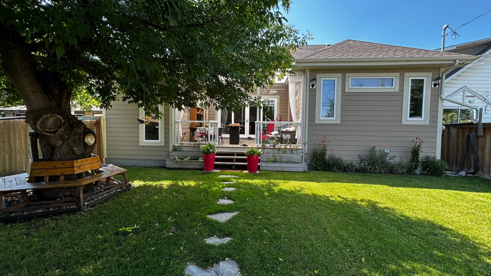 Comfortable 2 bedroom home in a quiet community but close to a lot of the activities.