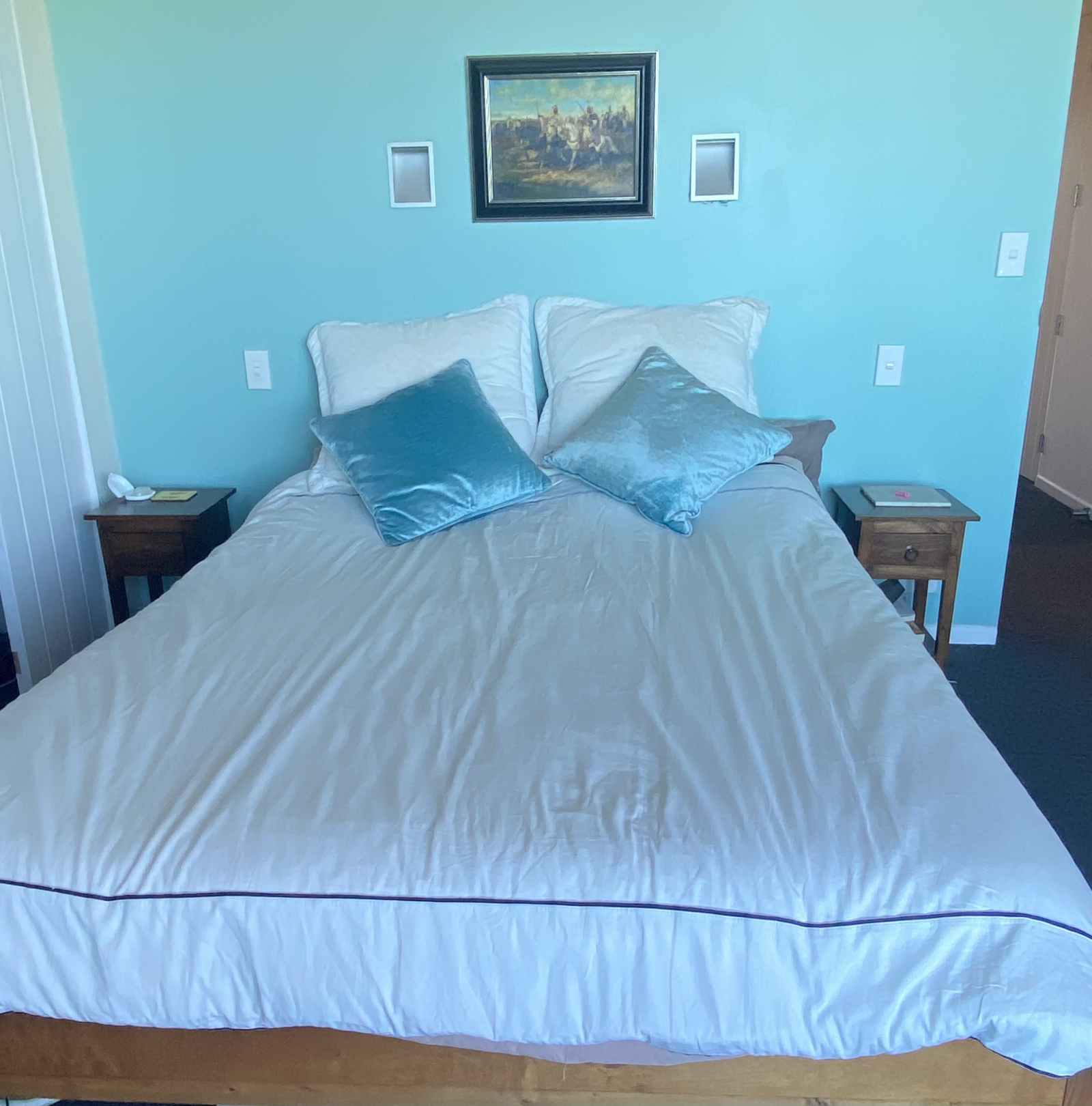 Well equipped holiday home with amazing privacy and seaviews.