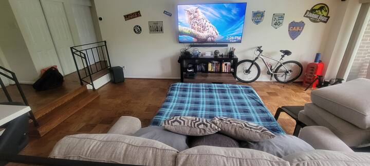 Apartamento de 1 quarto recém-reformado perto de DC, com piscina, a apenas 2 quarteirões da estação de metrô da linha vermelha
