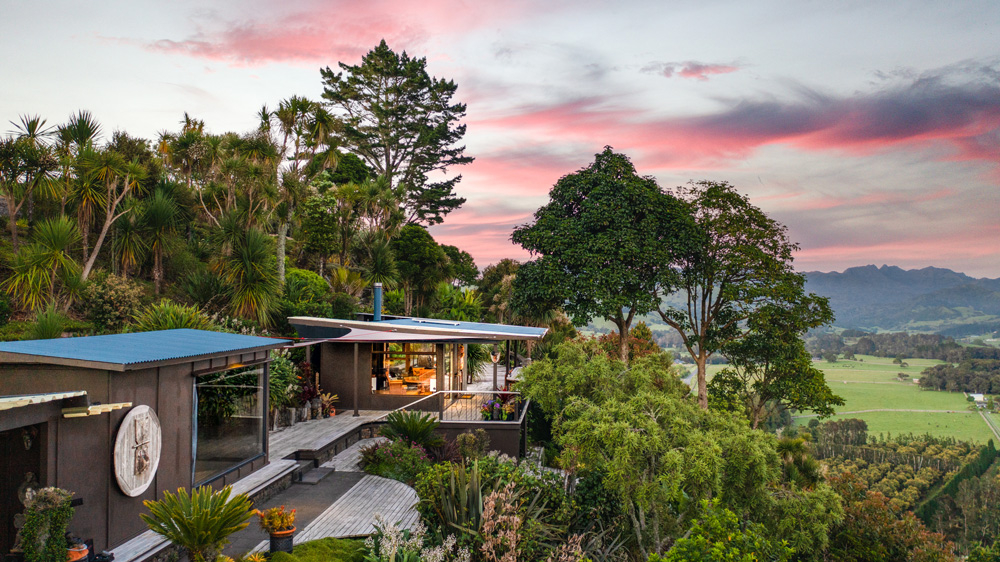 Tui Hilltop est composé de trois petites cabines - une cabine de chambre, une cabine de cuisine et u ...