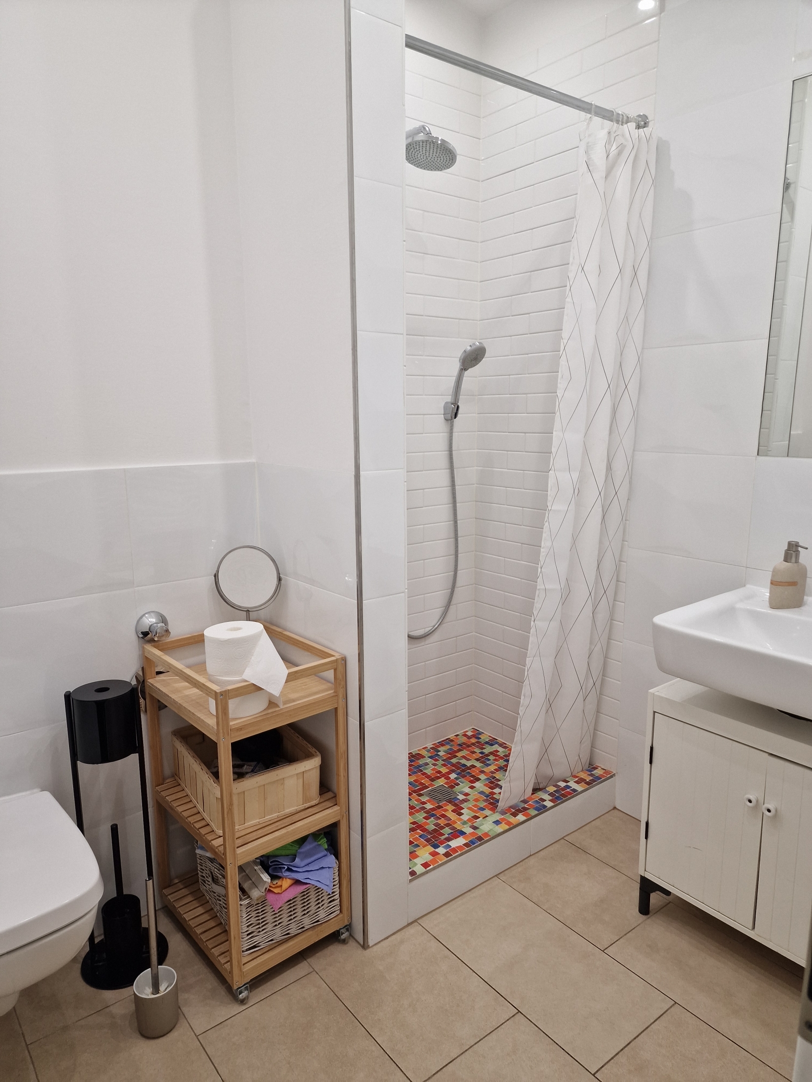 Groot en comfortabel dakterrasappartement in een veilige en levendige wijk van Berlijn