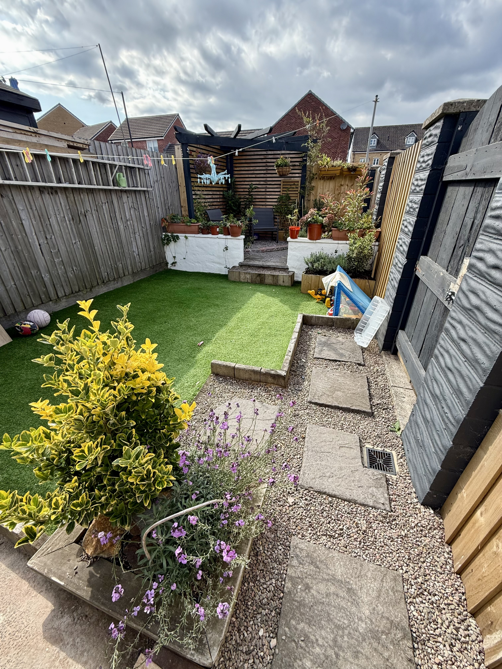 Nuestro pedazo de cielo. ¡Un montón de juguetes para niños y piscina infantil si el clima lo permite ...