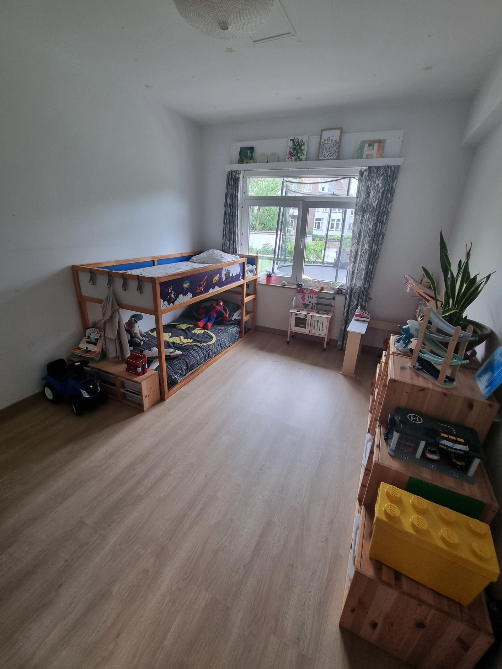 Habitación para niños con literas. ¡Muy espacioso!
