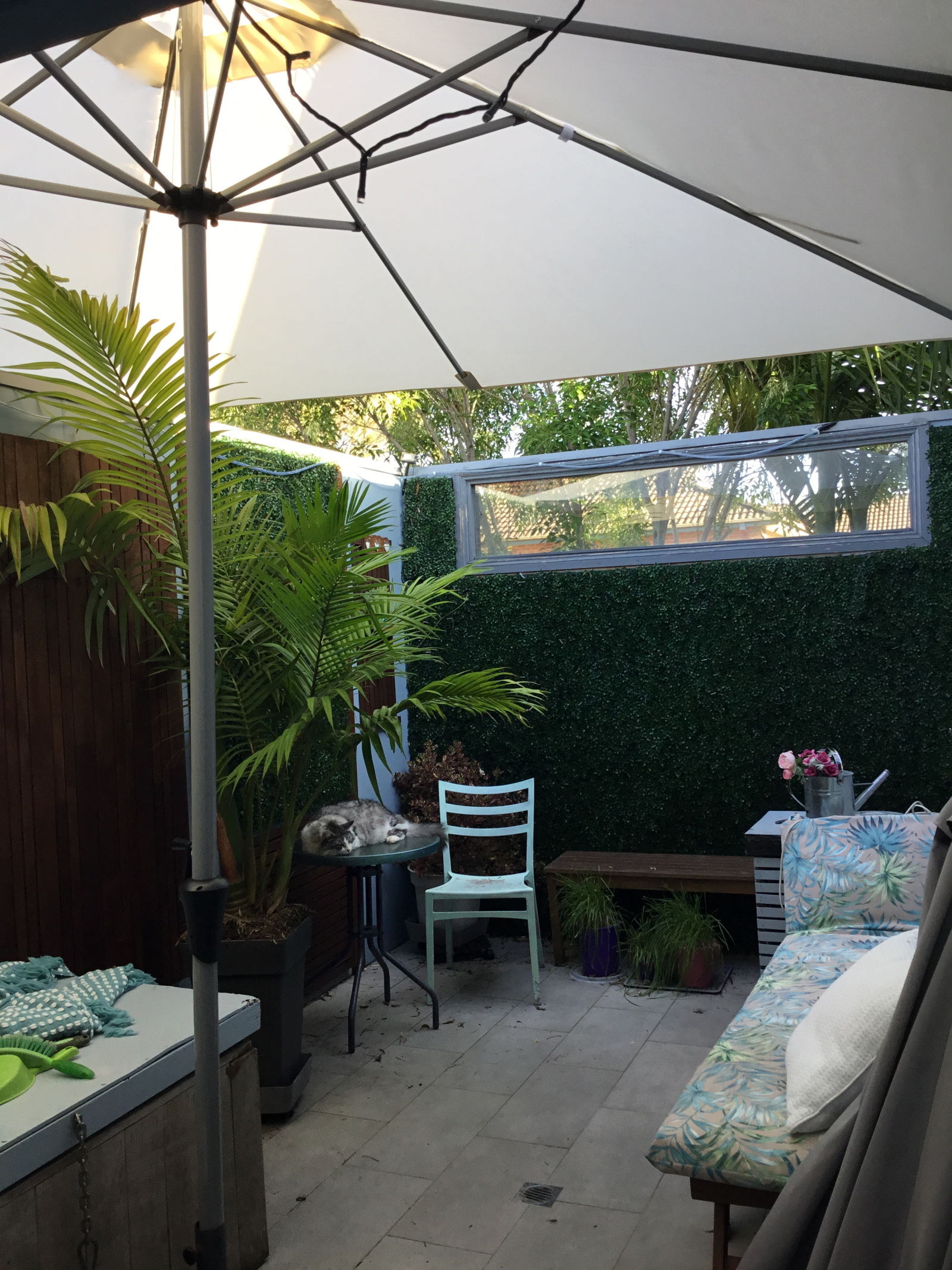 Walled courtyard with outdoor bath and shower