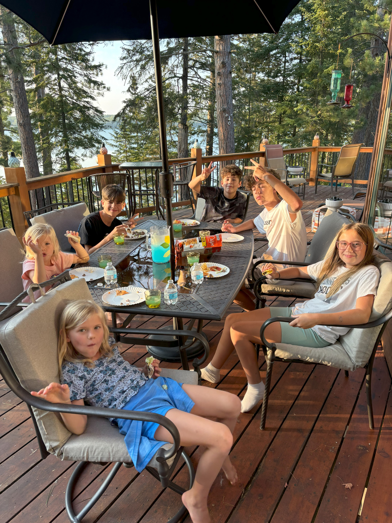 ¡A los primos les encanta la cabaña!