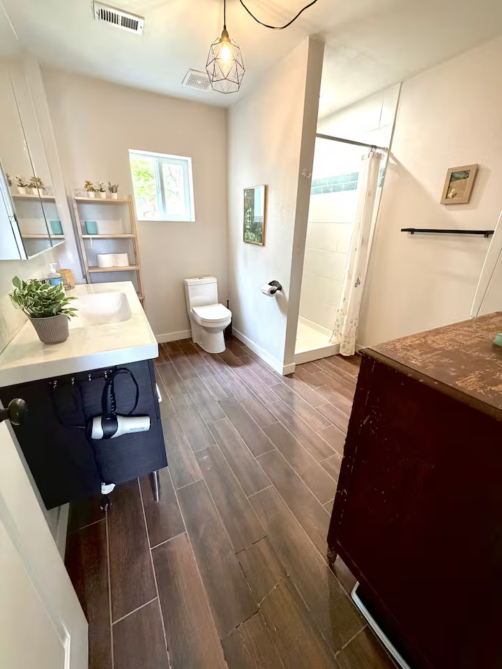 Arvada Olde town cabin feel home with hot tub and sauna.