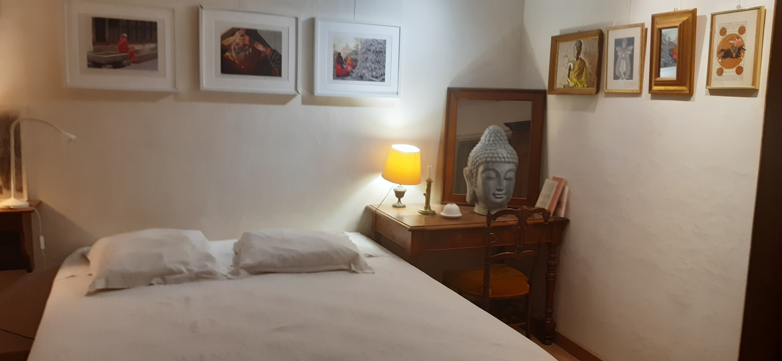 Apartment of character in a seventeenth century residence