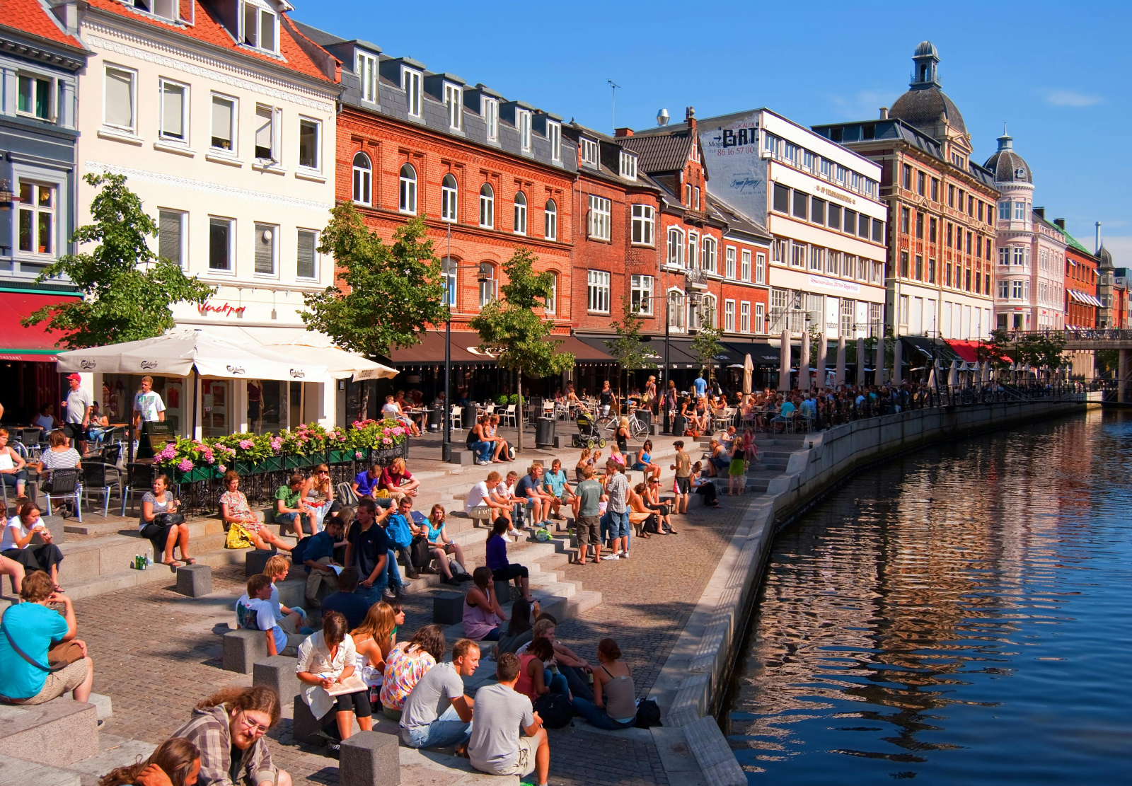 City Center, restaurants along the canal.