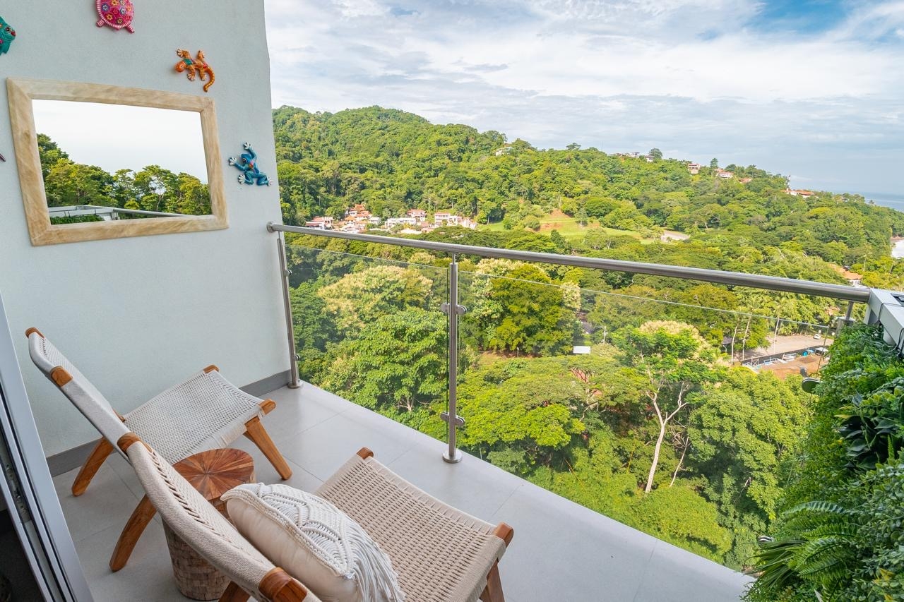 Pura Vida breathtaking ocean view