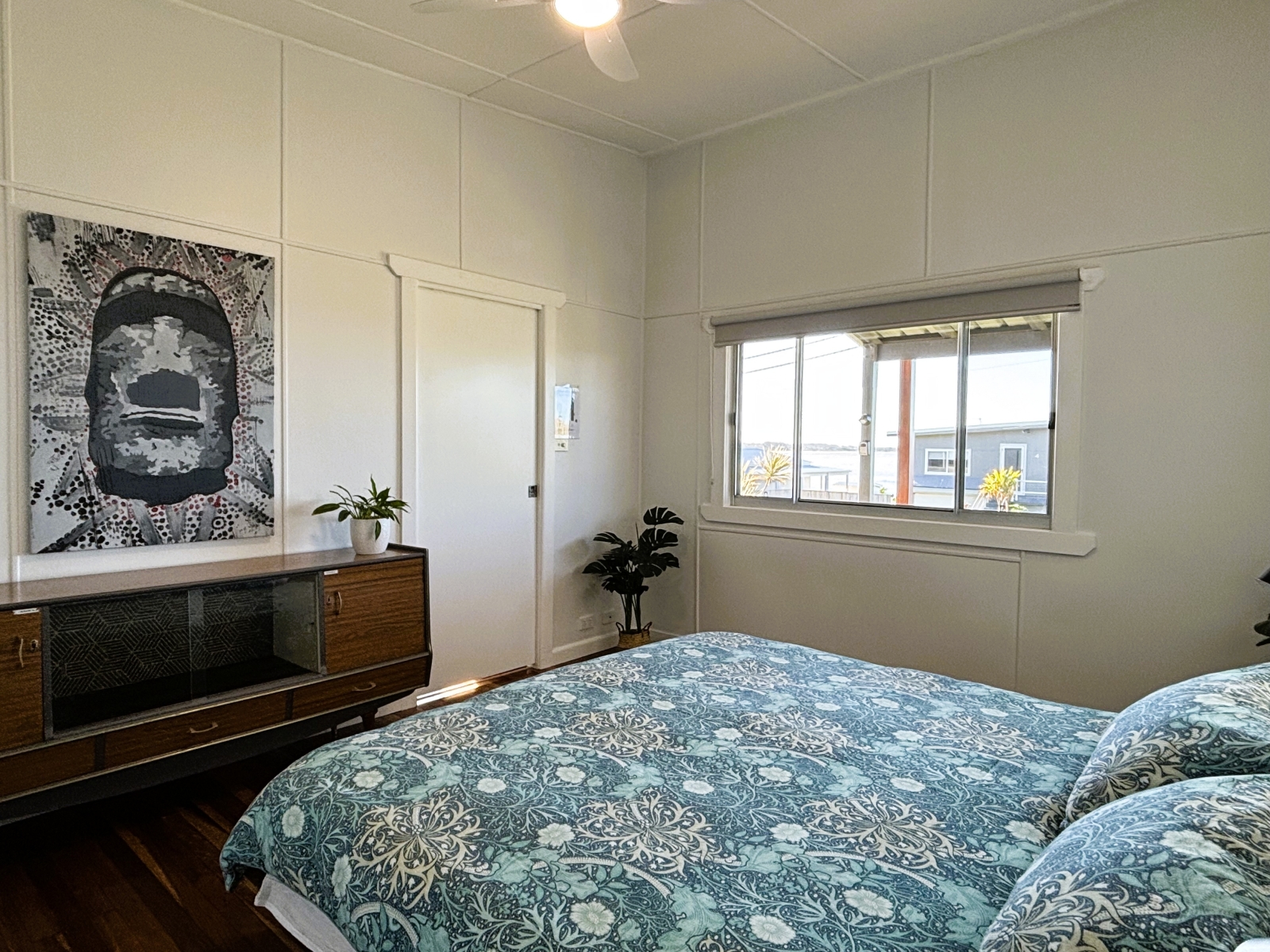 Gastensuite 60 meter van Beach & Surf! Mid-Century Modern sfeer