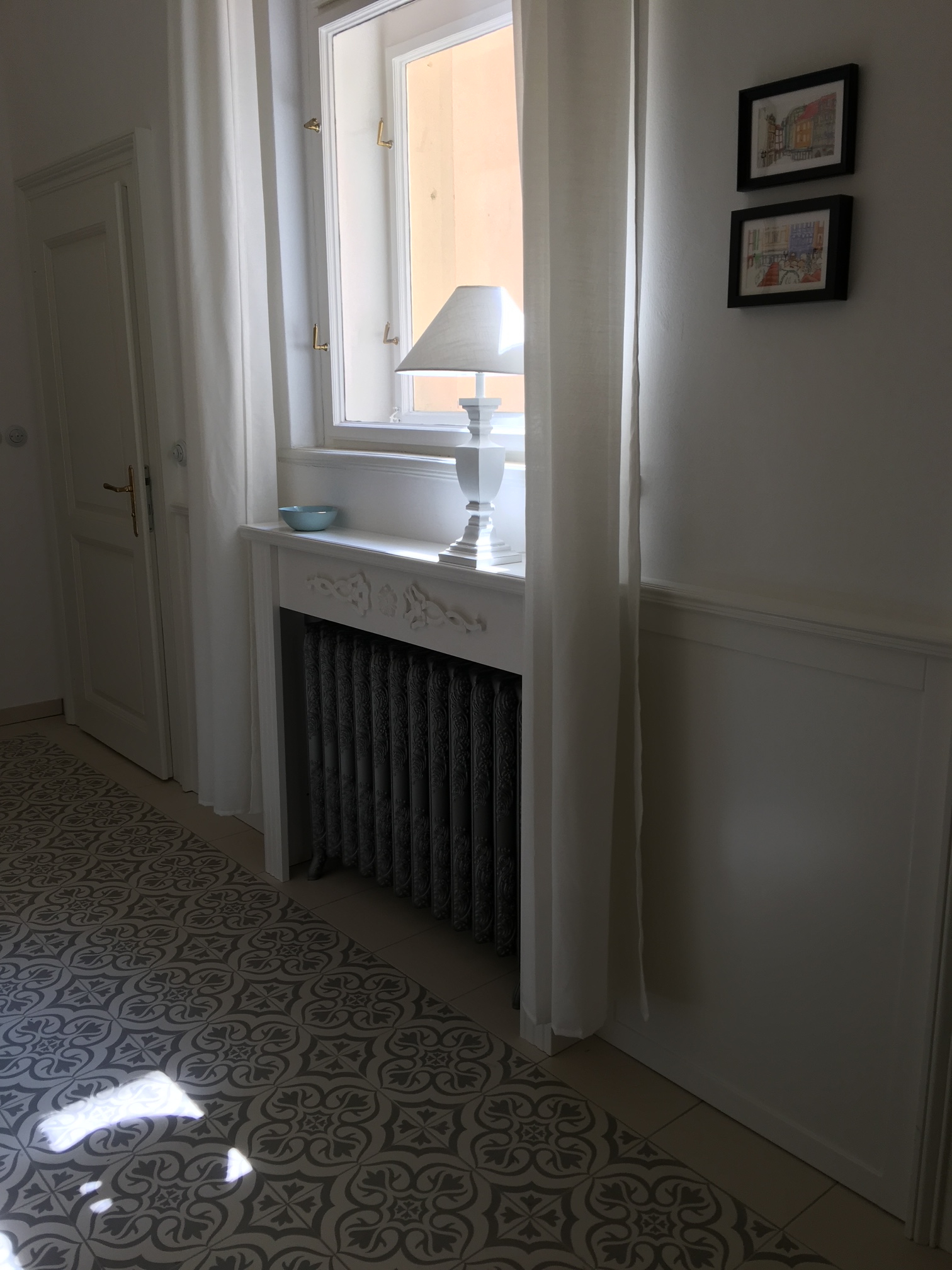 Cozy, quiet apartment in Prague's Nove Mesto district. As central as you can get, but in an area less touristy than Old Town. Surrounded by a lively neighborhood with plentiful restaurants, cafes, tourist attractions.