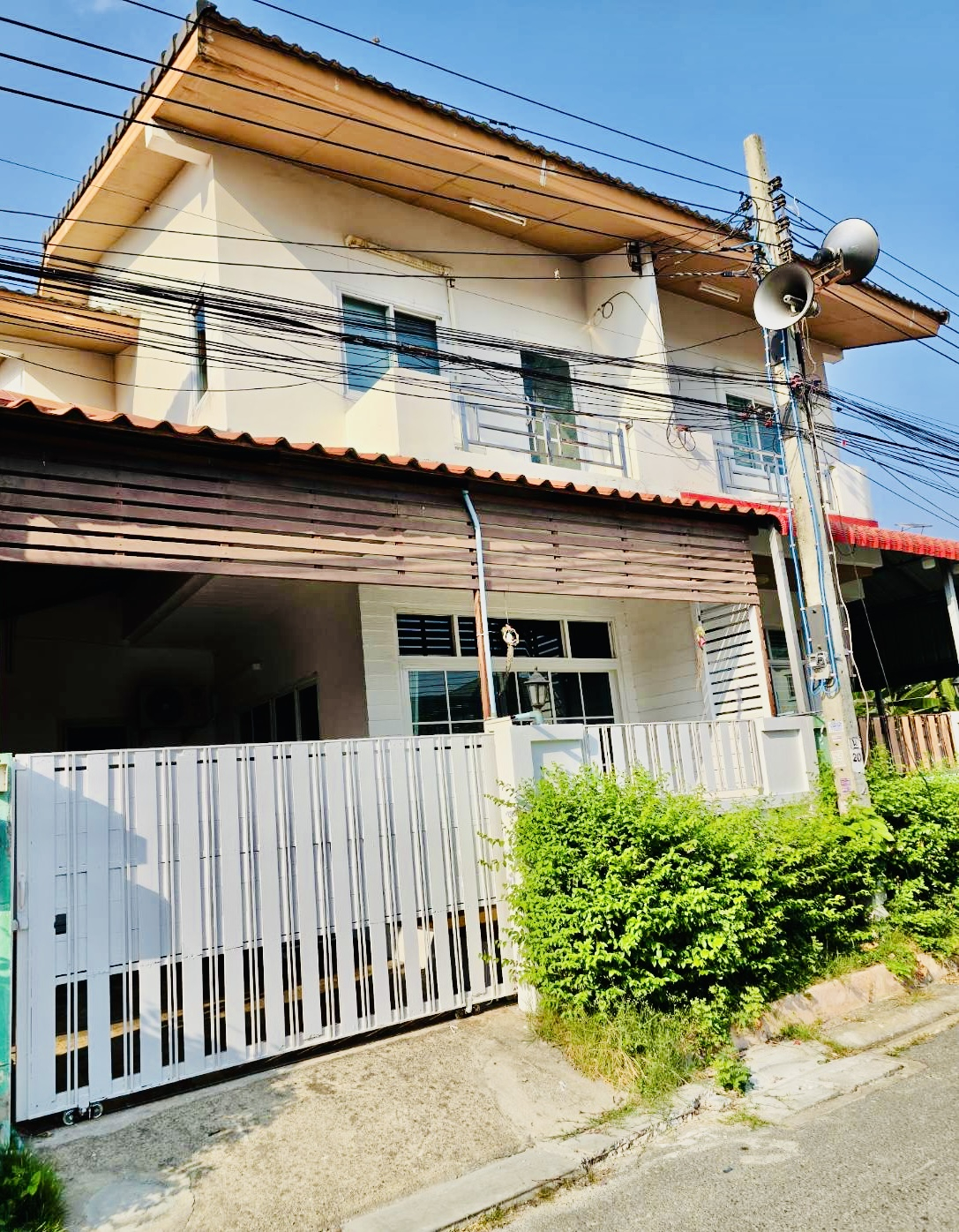 Live like a local in quiet neighborhood of Bangkok