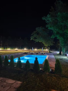 Amplio apartamento adriático con piscina entre mar y montañas