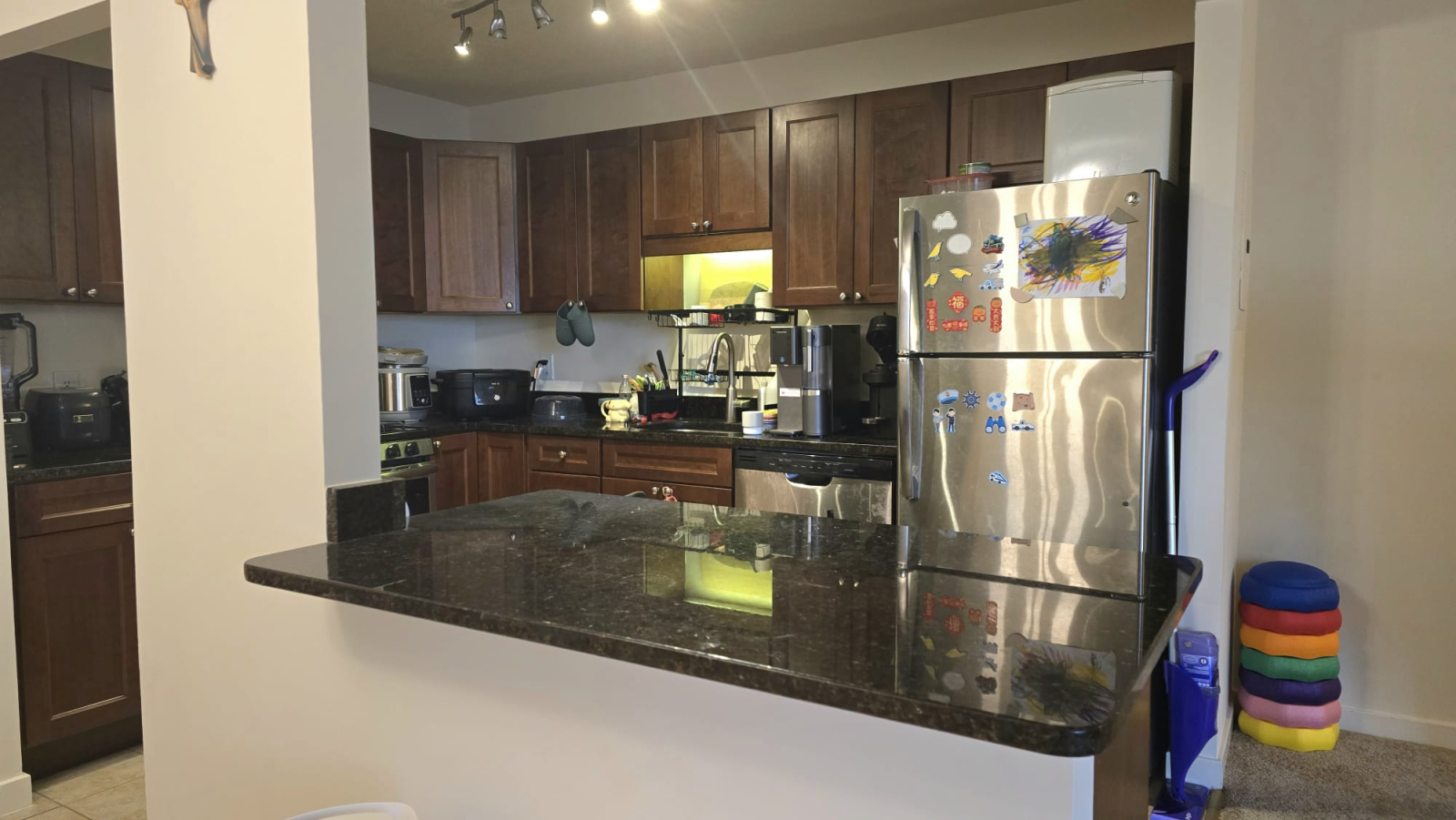 Keuken - uitgerust met snelkookpan, binnengrill, rijstkoker, blender, broodrooster, stoomrek, waterf ...