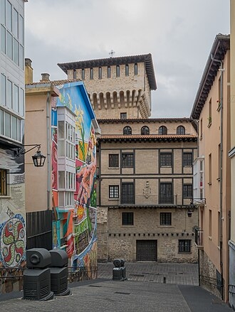 Welcome to our warm and cosy apartment in the heart of Vitoria-Gasteiz, capital of the Basque Country. Located in the heart of the city, it is the perfect place to discover one of the greenest cities with the best quality of life in Europe.