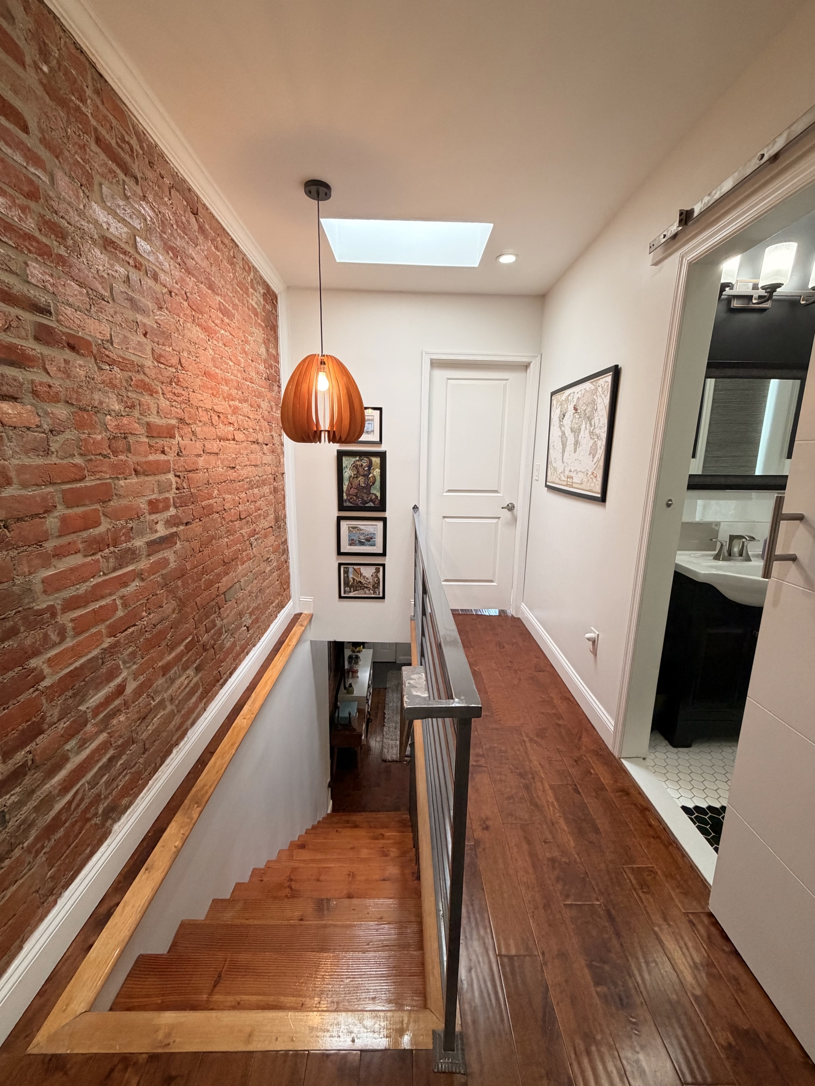 Stylish Private Room in  South Philadelphia Rowhome