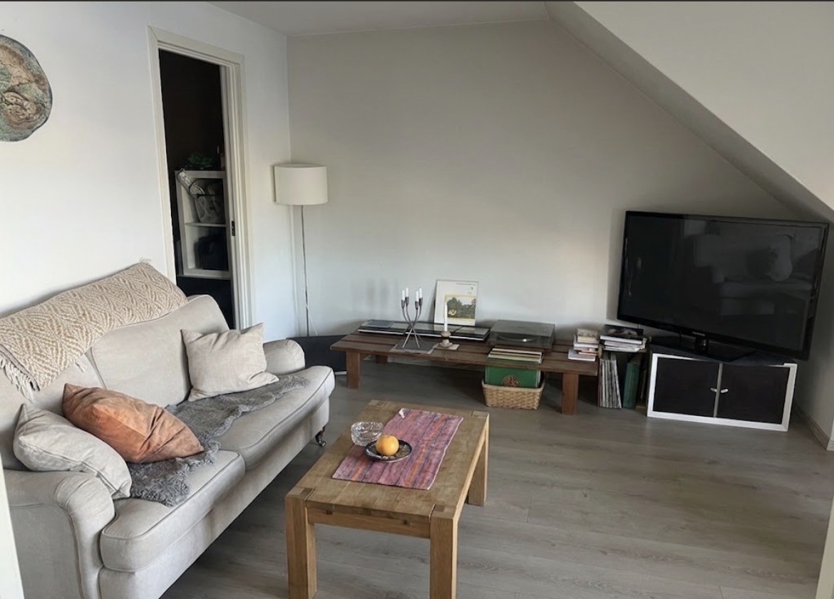 Penthouse mit Terrasse, Kai, Ruderboot auf der Finnøy.