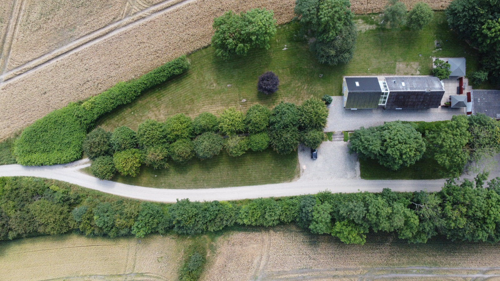 Gare entièrement rénovée dans une nature magnifique.