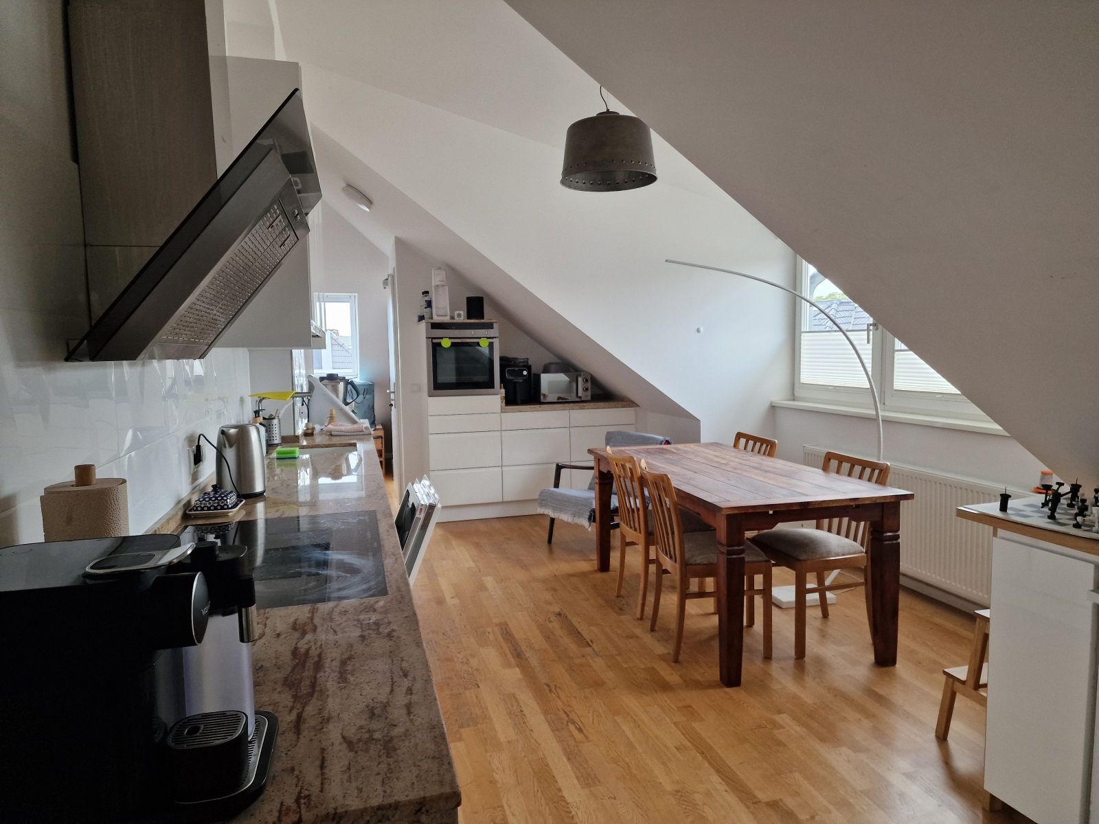 Groot en comfortabel dakterrasappartement in een veilige en levendige wijk van Berlijn