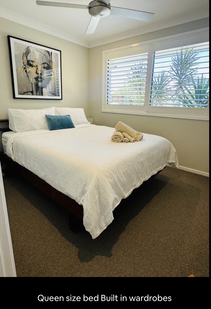 *Cama Queen size
* Colchón y cubrecolchón cómodos
* Ventilador de techo 
*Armarios empotrados