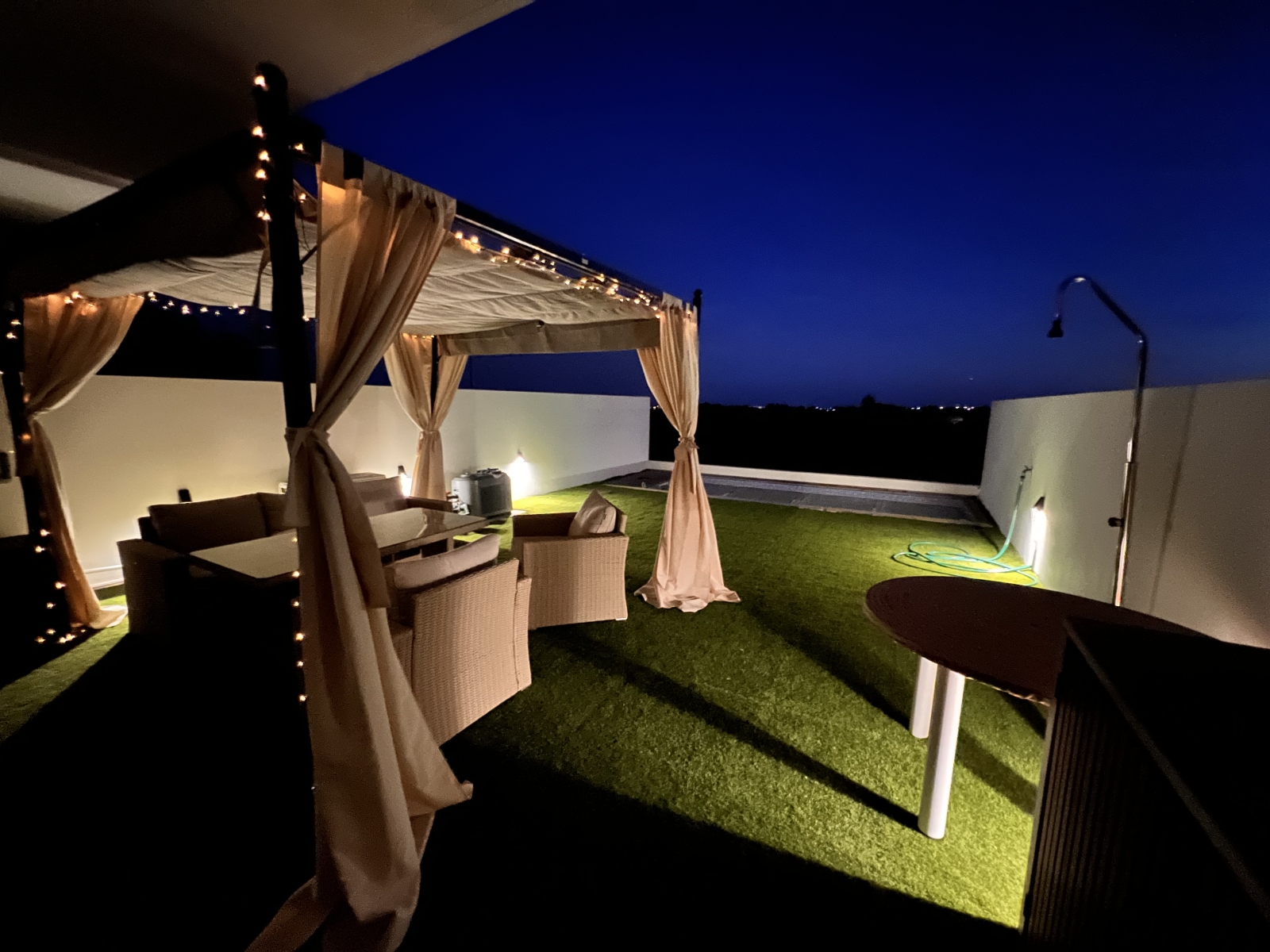 Super emplacement, vue organique, piscine privée chauffée en eau salée, rez-de-chaussée