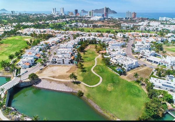 Condo on a Golf Course, shared pool, tropical surroundings, best area to live in Mazatlan!