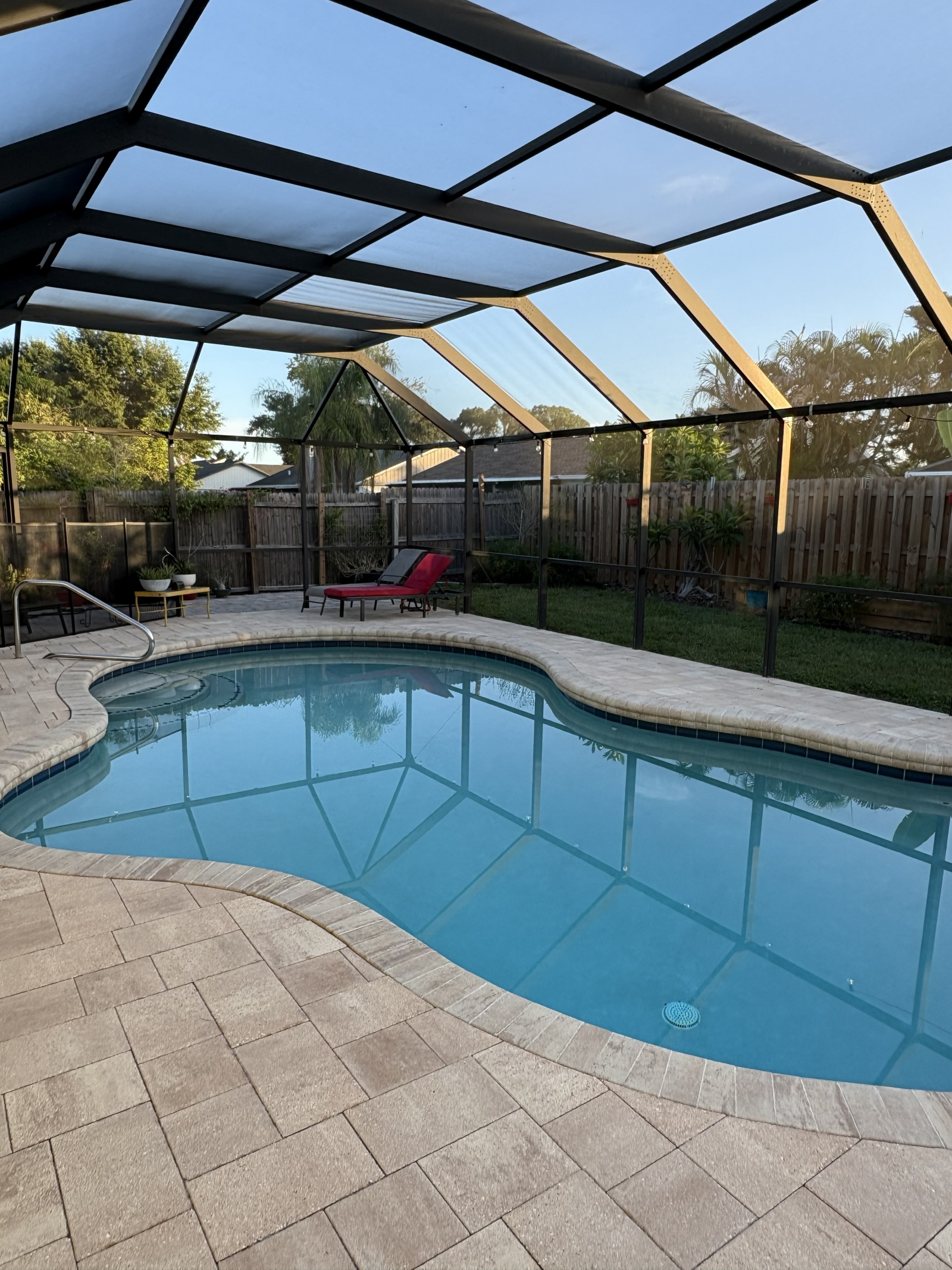 Maison de piscine - Accueillant les chiens - Jardin arrière entièrement clôturé