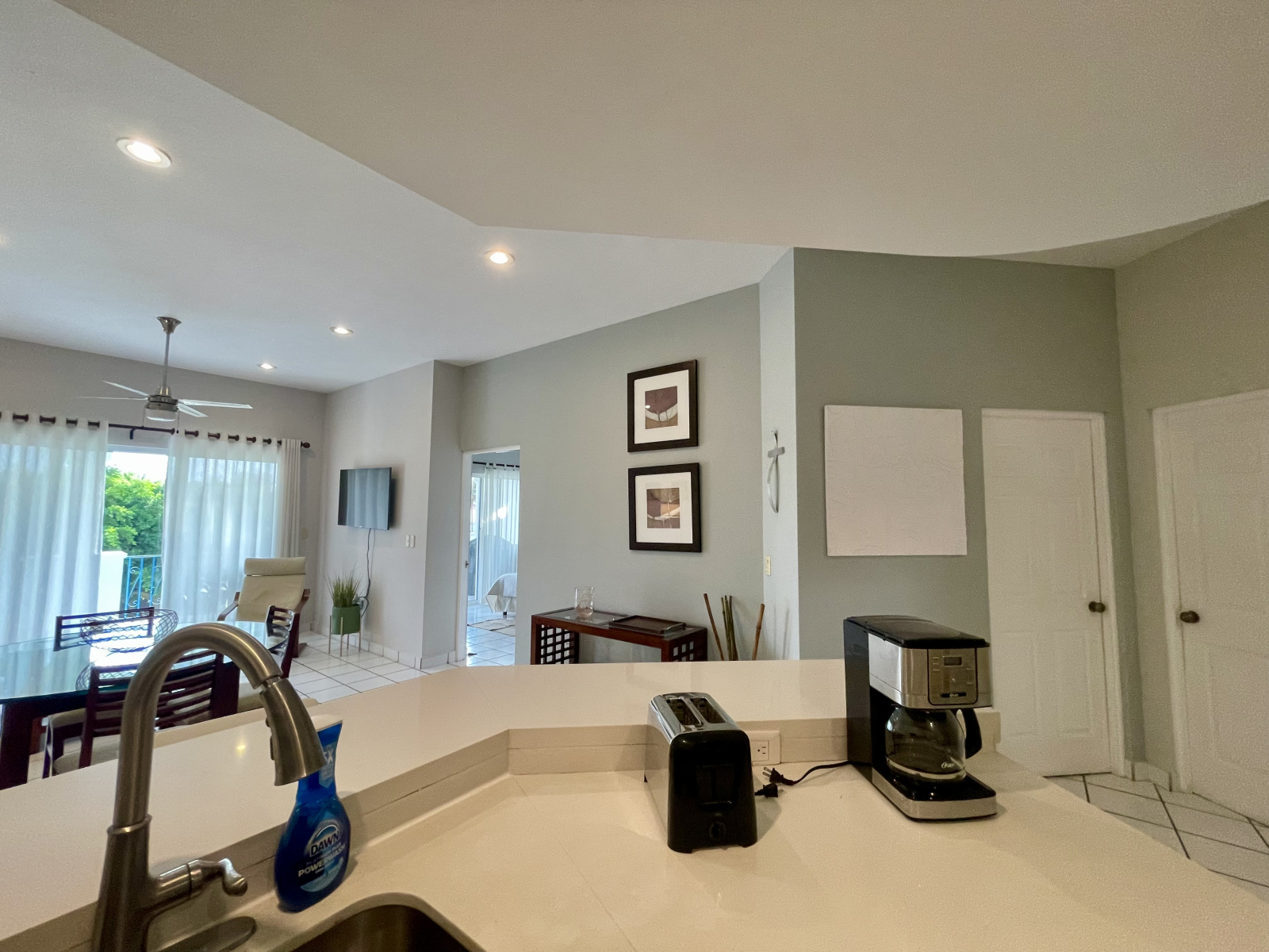 Condo on a Golf Course, shared pool, tropical surroundings, best area to live in Mazatlan!