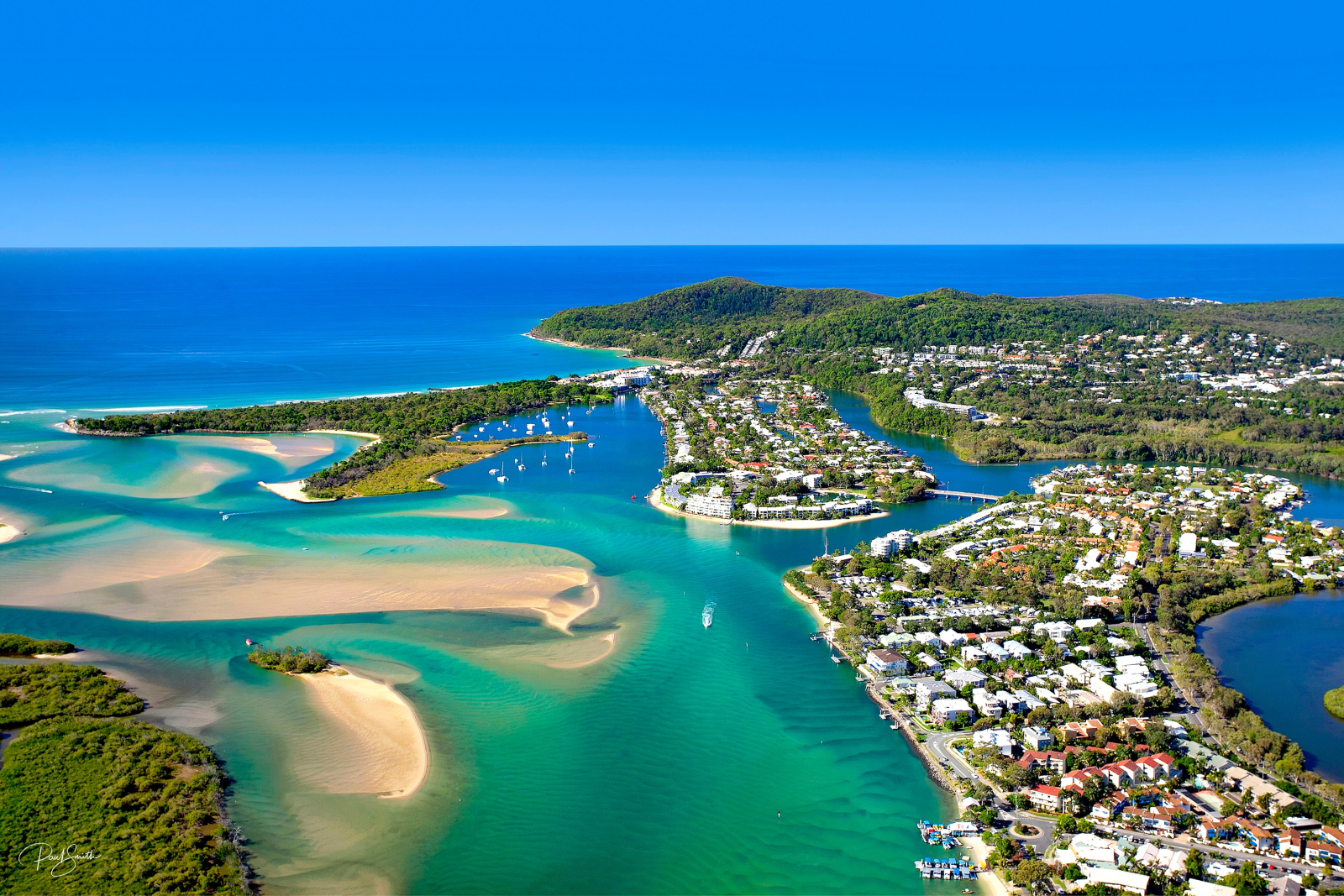 Casa de família em Brisbane com apartamento para vovó, piscina, spa, acesso lateral, boas escolas, subúrbio seguro